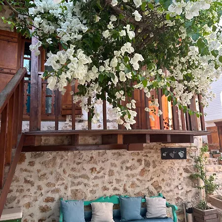 Otel Courtyard